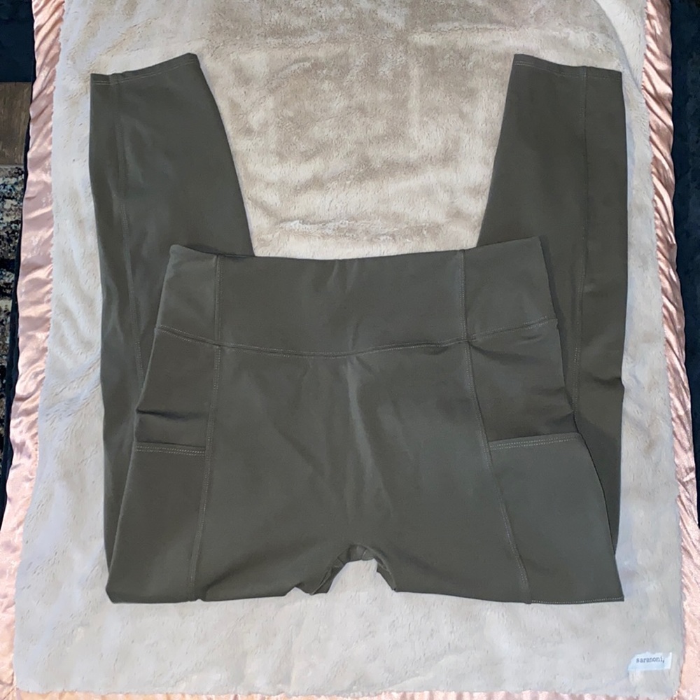EUC Zuda Large workout tights - would fit a 10/12 IMO